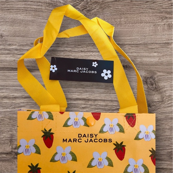 Marc Jacobs Daisy Yellow Tote Bag NWT - Picture 2 of 3